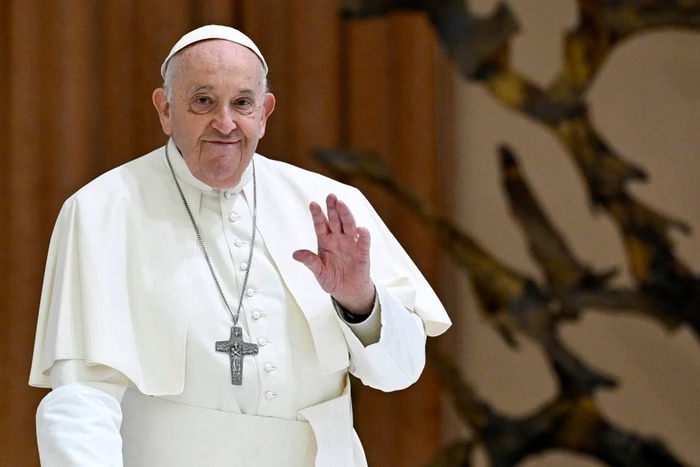 Nos últimos dias, a intolerância e o ódio de cristãos contra o Papa Francisco me deixou aterrorizada. Como pessoas que se dizem cristão estão propensas a desejar o mal ao maior lider espiritual do cristianismo?