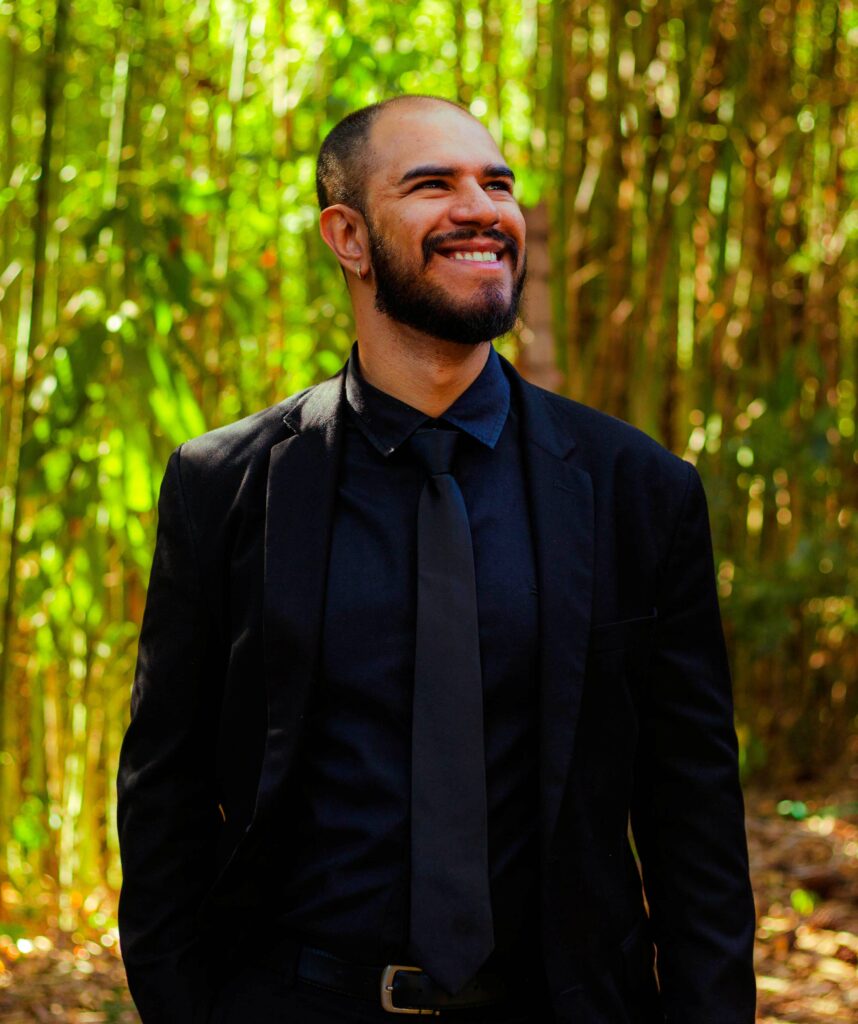 A OSUEL abre a temporada Ouro Verde 2025 com dois concertos nesta quinta (13) e sexta (14). O barítono Felipe Santos se apresentará nos dois concertos