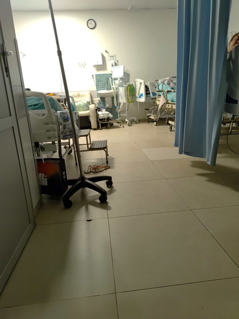 Por trás da fachada moderna e bonita, o HU de Londrina esconde um labirinto de problemas