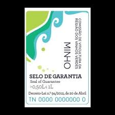 O Vinho Verde é chamado assim por causa da região de Portugal onde é produzido, não pela cor da bebida. Saiba mais