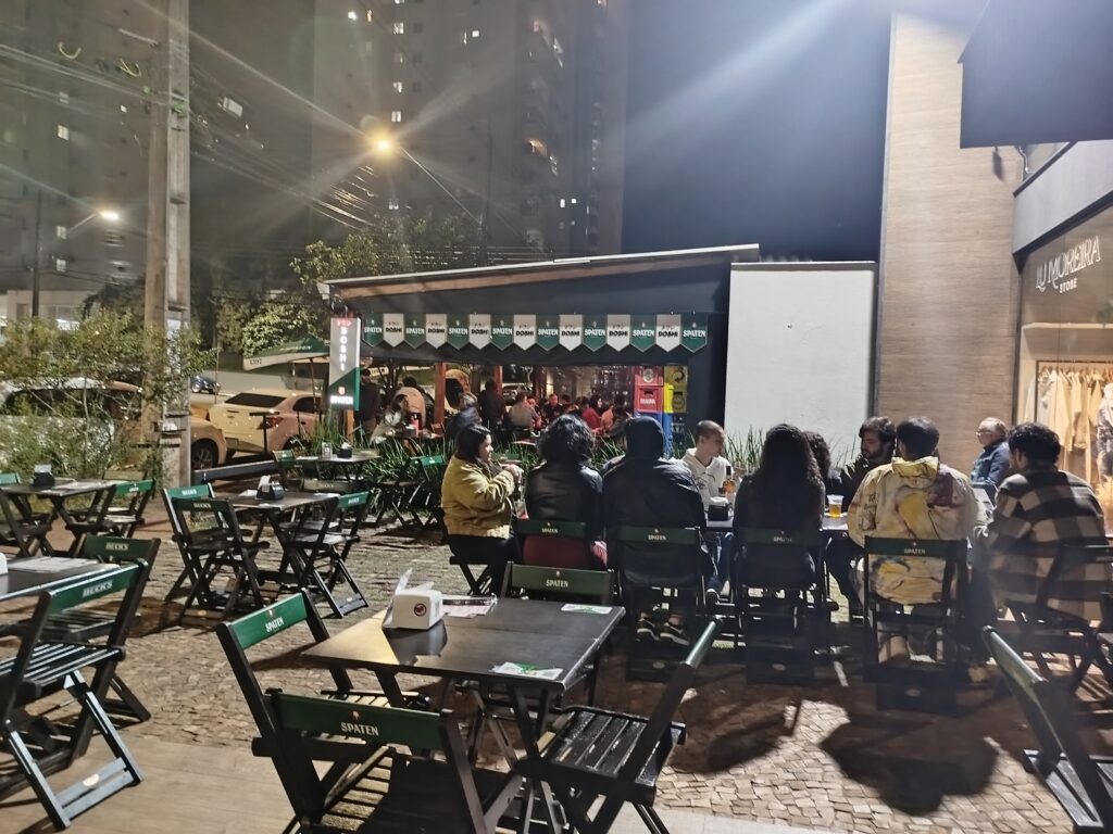 O Doshi é um yzakaya que reúne o conceito de boteco com comidas de alta qualidade, exatamente como no Japão