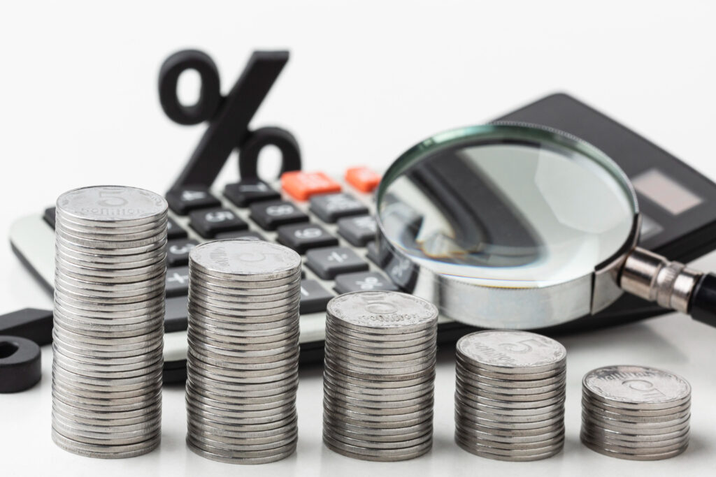 O Brasil enfrenta um déficit duplo, que é resultado do déficit público e o de transações em conta corrente. Isso pode prejudicar o cenário econômico brasileiro