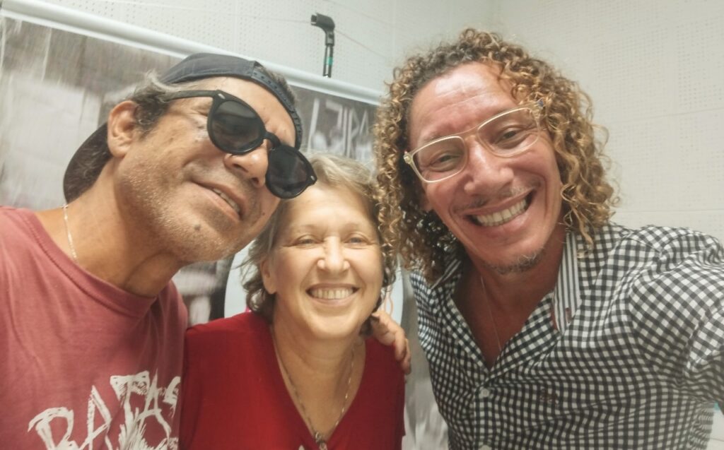 A arte a música estão ligadas. E hoje apresenta o trabalho do amigo Marcos Salomé e seu trabalho com o SOLOCAST e o Story Album