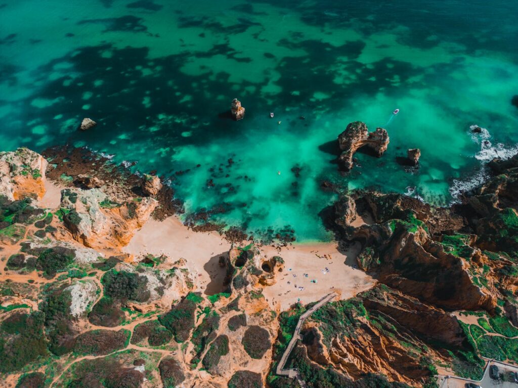 Algarve, além de ser uma região belíssima, que atrai muitos turistas, tem  tradição de produzir vinhos de excelente qualidade