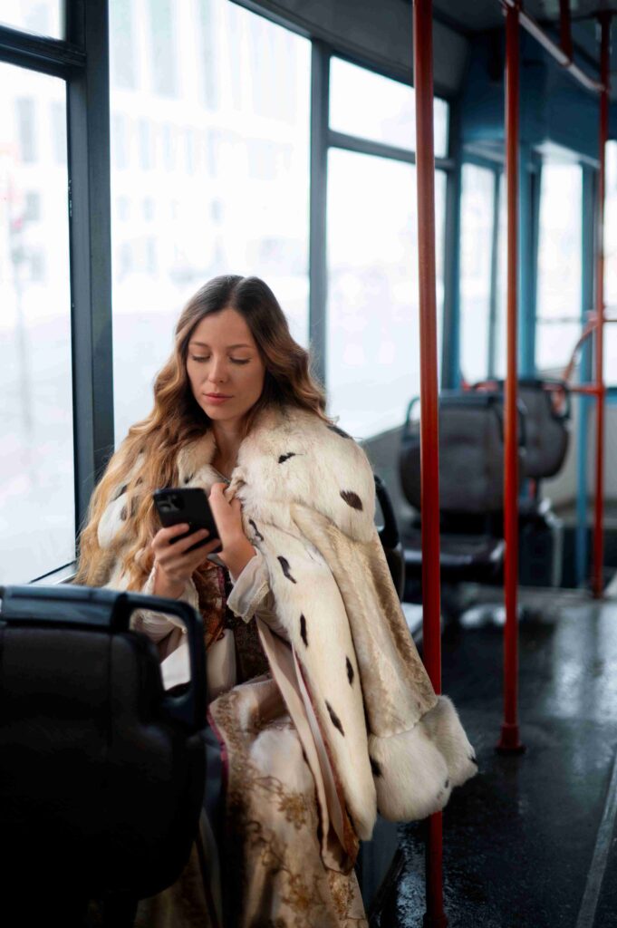 A maioria das pessoas separa suas roupas em caixinhas: as do trabalho, da balada e dos eventos "chique". Mas, e se usássemos o que quiséssemos no nosso dia a dia?