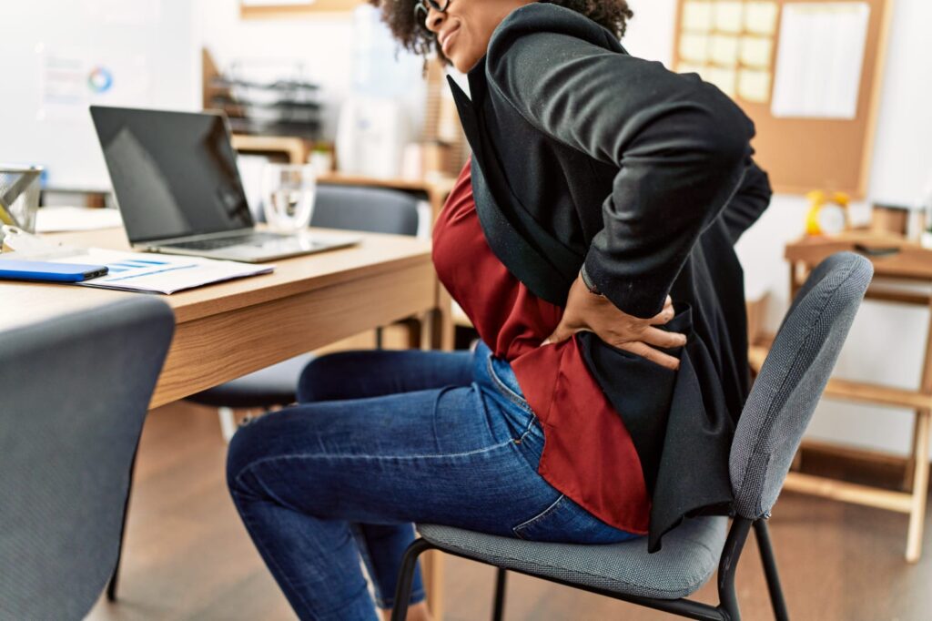 A dor no nervo ciático, o maior nervo do corpo humano, pode ter uma grande melhora com técnicas como massoterapia, ventosaterapia e auriculoterapia