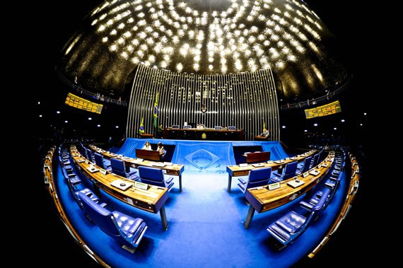 O aumento do valor do Fundão Eleitoral, para quase R$5 bilhões, mostra que os congressistas brasileiros estão só preocupados com seus próprios privilégios