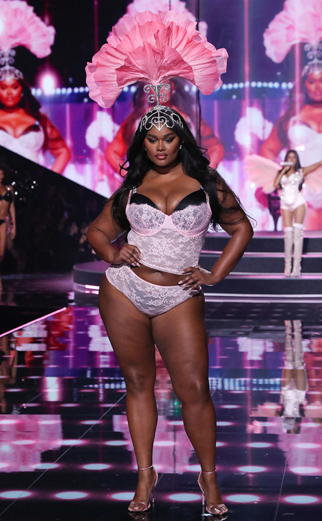 A desfile 2025 da Victoria's Secret está gerando polêmica nas redes sociais por apresentar modelos plus size com as famosas lingeries
