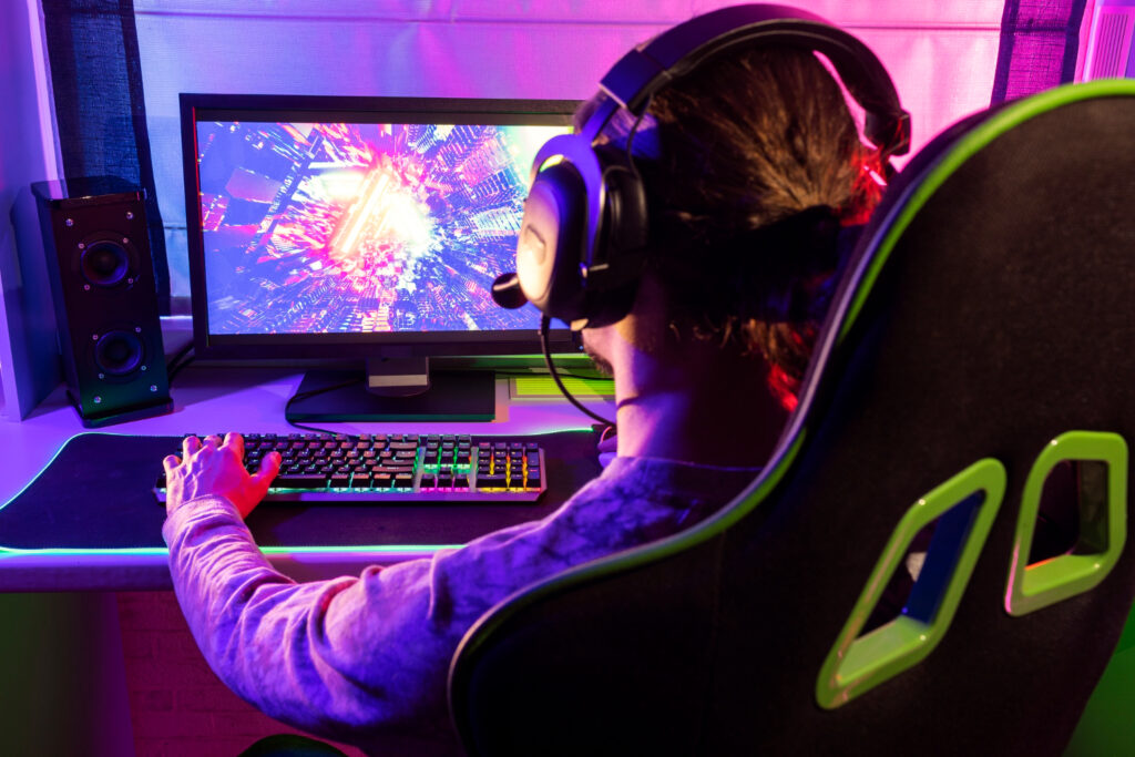 Estamos enfrentando uma crise no Hardware porque a indústria deixou de produzir memória RAM para os gamers e passou a  atender IA