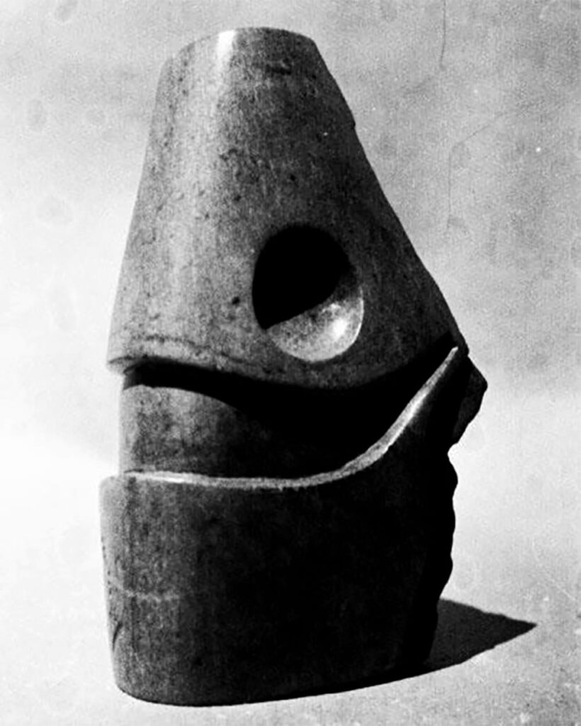 Isaac Camargo é artista plástico e professor-doutor. Há 50 anos, vem lecionando e participando ativamente de exposições, projetos de extensão e pesquisas 