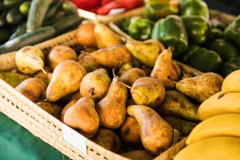 Há tempos, os supermercados do centro estão deixando a desejar em termos de qualidade de produtos perecíveis, murchos e velhos. Na zona rica de Londrina, o contraste é gritante: tudo fresco