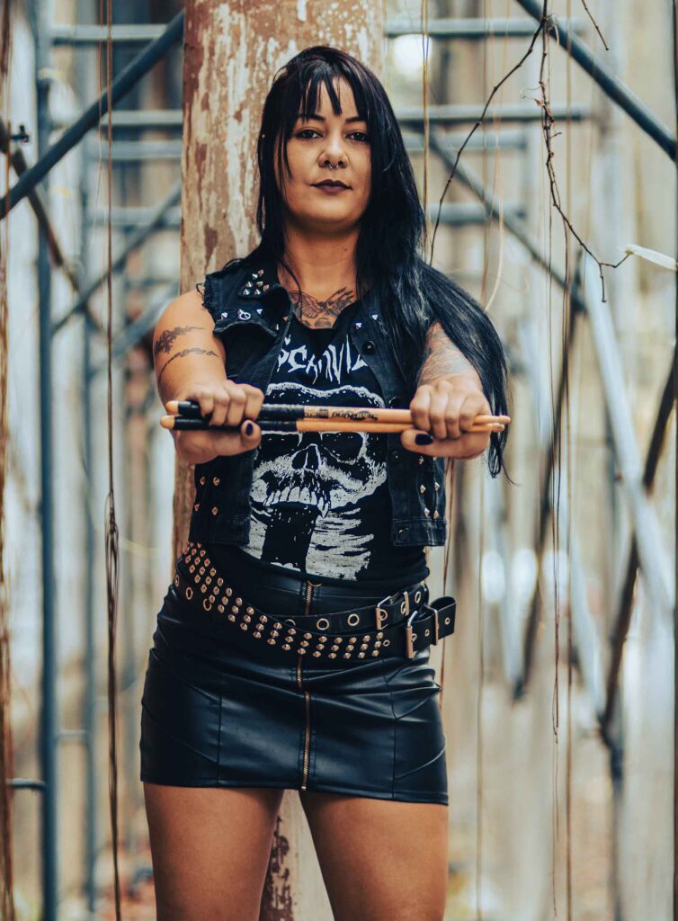 A The Damnnation é uma banda de thrash metal formada por três mulheres que mandam muito bem no rock. E elas se apresentam em junho, em Londrina