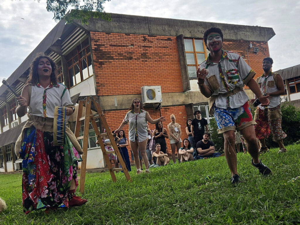 Três espetáculos de companhias londrinenses que participarão do Fringe Festival de Curitiba serão apresentados na Usina Cultural,  neste e no próximo final de semana
