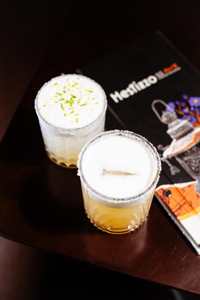 Os drinks sour são uma das famílias mais antigas da coquetelaria. Sua fórmula é simples e genial 