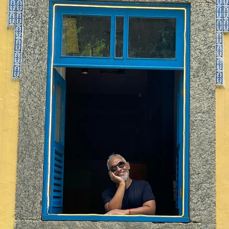 A solidão hoje, não vem da falta das pessoas, mas da ausência de presença nos encontros