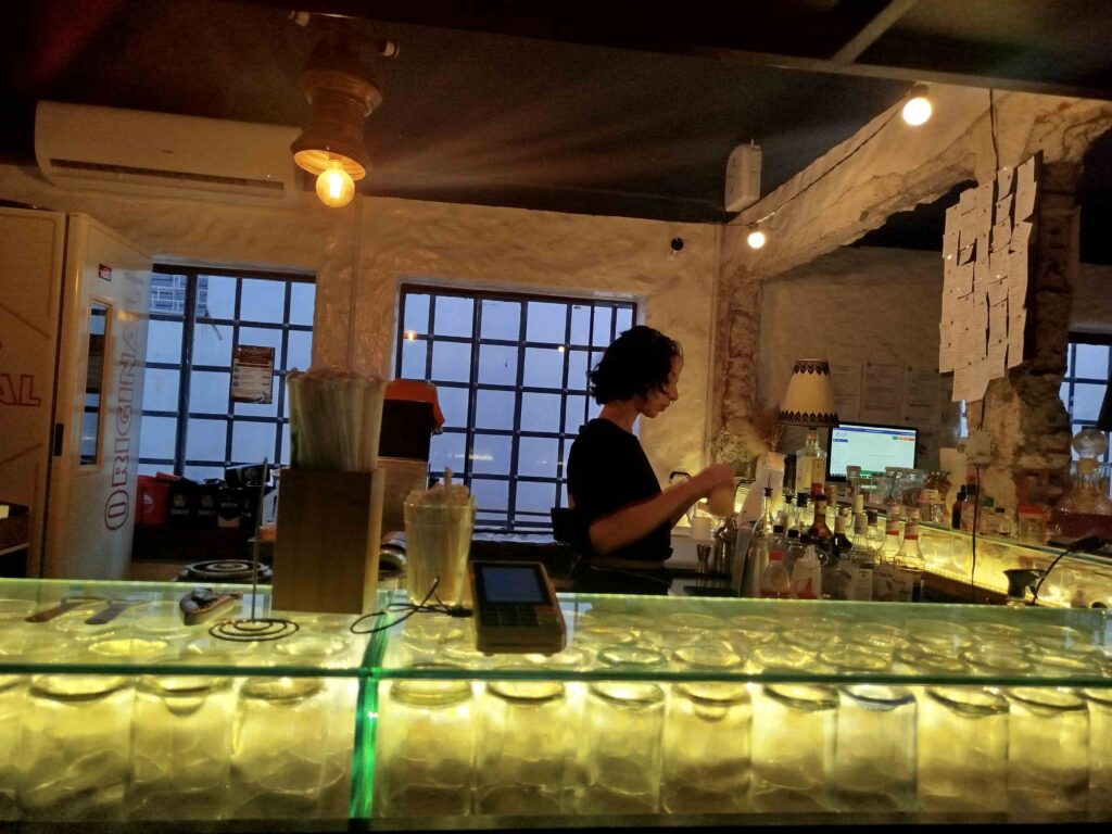 O Mestizzo Bar é um local onde a gastronomia tem destaque, mas os drinks não ficam atrás. Conheça mais sobre ele