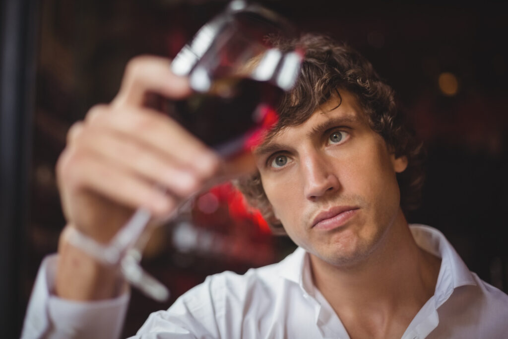 O descaminho e o contrabando são os maiores inimigos do mercado do vinho no Brasil e você pode estar bebendo algo que vai lhe fazer mal.