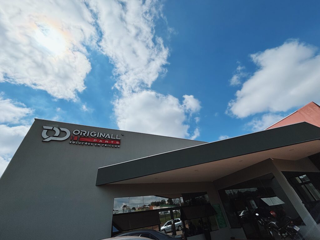 A empresa OriginallParts, de Cambé, vem se destacando no mercado nacional em peças de reposição para veículos premium, de alta performance e elétricos