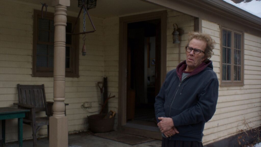 “Pai Mãe Irmã Irmão” é um filme em três partes que retratam um drama familiar: os membros se reconhecem pelo sangue, mas já não sabem se reconhecer pela linguagem