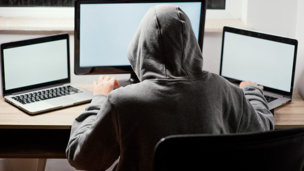 A lei 15.297, que foi sancionada no dia 30 de abril, aumenta punições aos crimes praticados com uso de tecnologia, roubo de celulares e contas laranjas, entre outros 