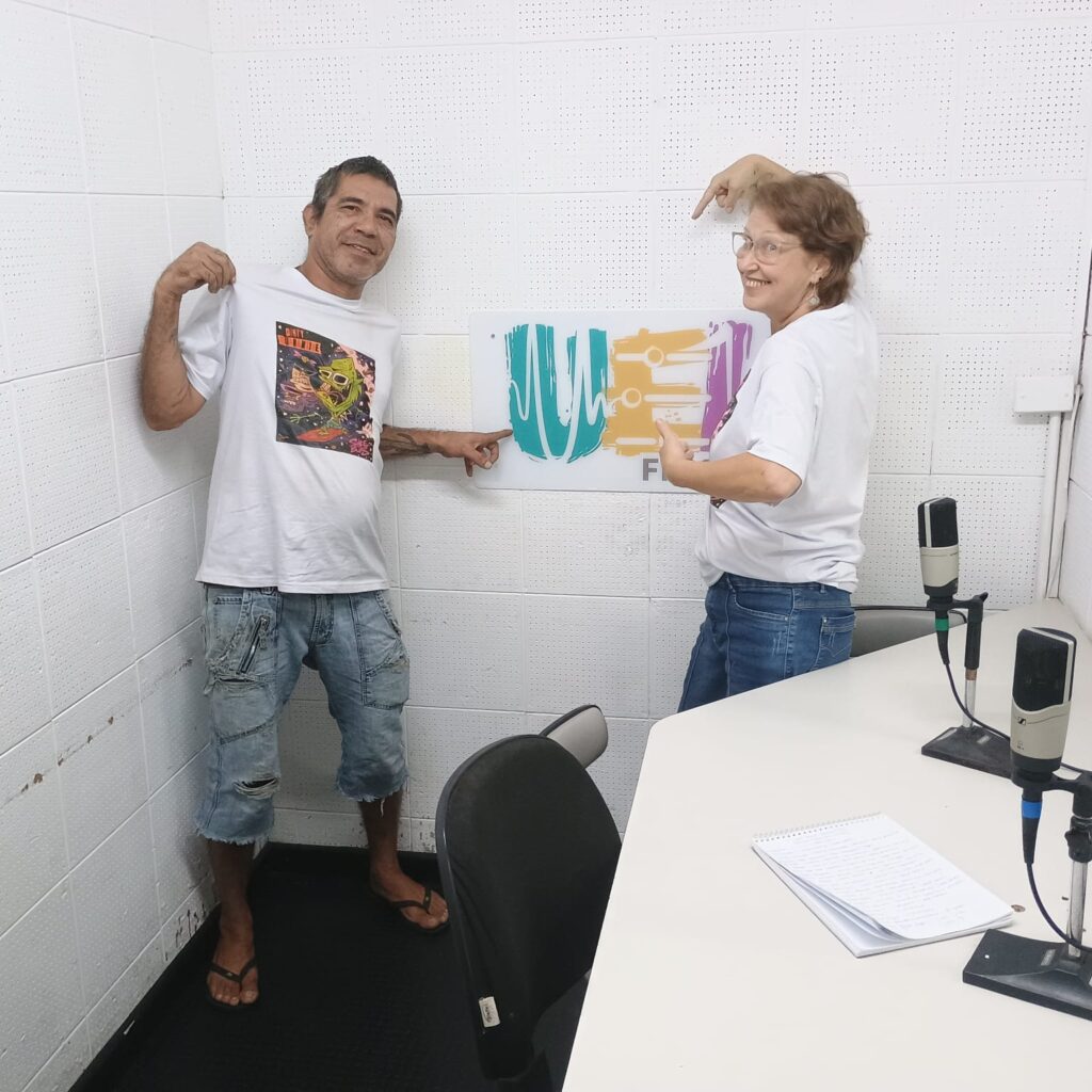Trabalhar com o underground não é fácil, mas a gente gosta. E nosso programa na UEL FM, divulgandos bandas autorais, é uma das coisas que mais gostamos