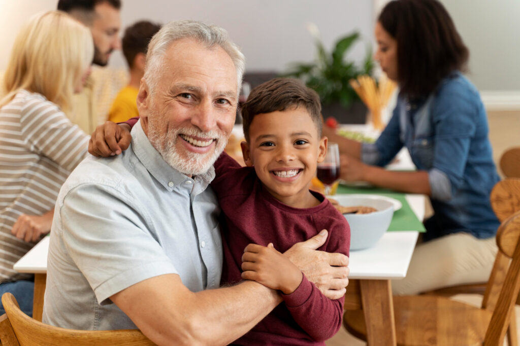 Hoje, as crianças crescem cercadas por tecnologia, mas muitas sequer sabem as histórias de quem construiu a própria família