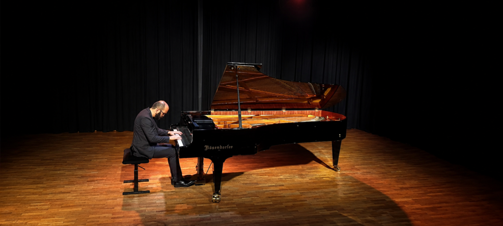 O piano é a grande estrela dessa noite, no 46º FIML, com dois recitais para ficar na memória: Maria Teresa Madeira se apresenta no Ouro Verde e Paulo Meirelles, no Teatro Crystal
