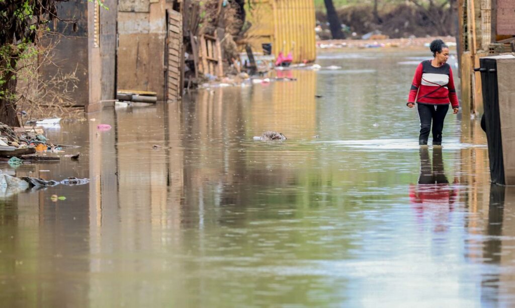Nossas cidades não estão preparadas para combater os efeitos das mudanças climáticas. Precisamos mitigar e adaptar - reduzir as emissões e preparar a sociedade para aquilo que já está acontecendo