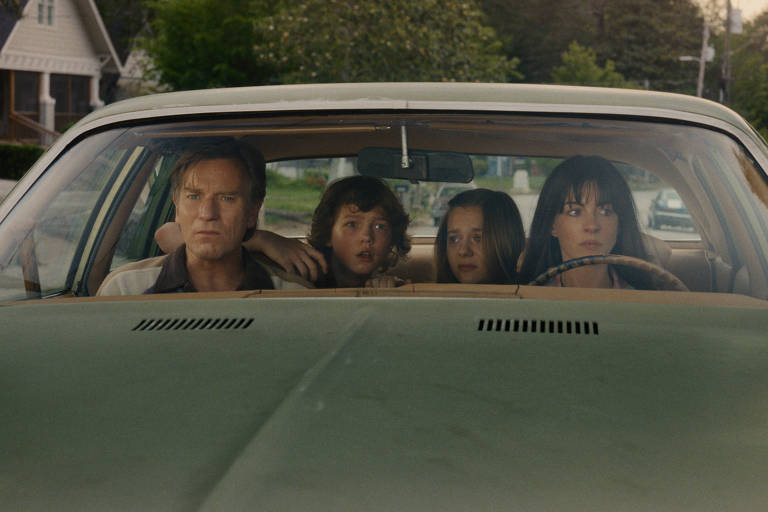O Fim da Rua reúne vários estilos de cinema em um único filme com uma premissa interessante: o que acontece com uma família quando sua casa é transportada para uma era pré-histórica?