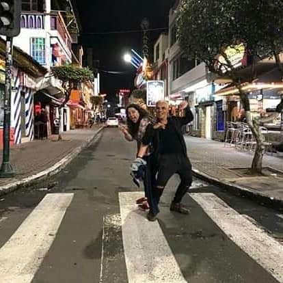 Quando aprendemos a viver uma experiência, começamos também a perceber que a vida não acontece apenas nos lugares onde queremos chegar. Ela acontece no caminho