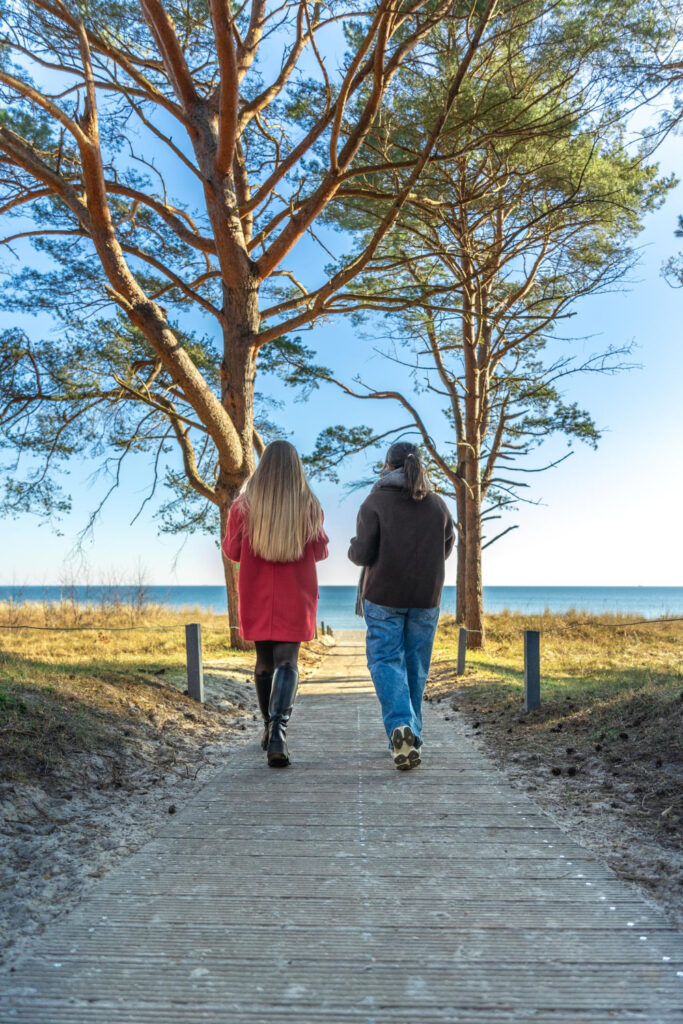 Quantas vezes deixamos de fazer alguma coisa porque nos falta companhia? Uma experiência, uma viagem, uma caminhada...