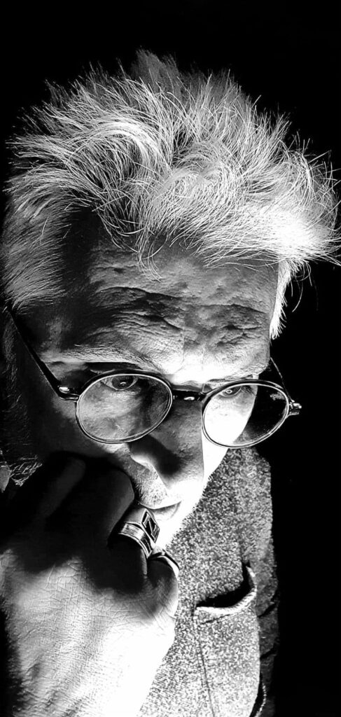 "O menino que virava do avesso - Londrina 1964" será lançado nesta terça (22), às 19 horas, no Sesc Cadeião Cultural