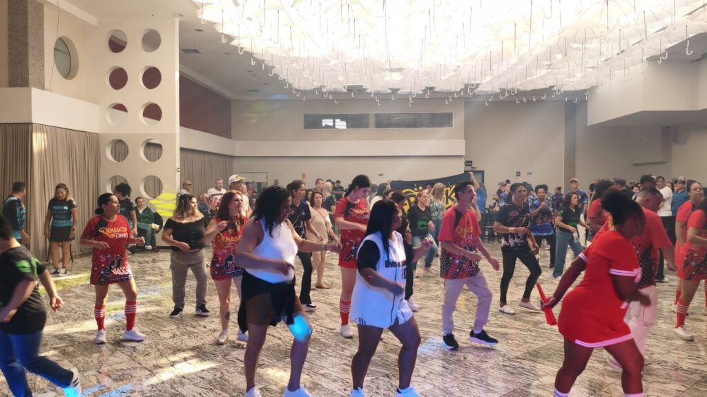 A segunda edição do Domingo (27) tem a 2ª edição do "Flashback Royal 80's & 90's" acontece neste domingo, no Royal Plaza Shopping, com entrada gratuita