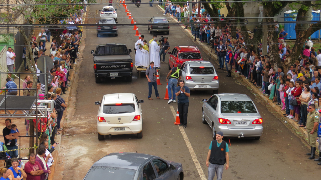 No domingo (11), o Santuário Nossa Senhora Aparecida promove as Vésperas Solenes e a troca de manto da Padroeira. Também haverá carreata e benção dos carros