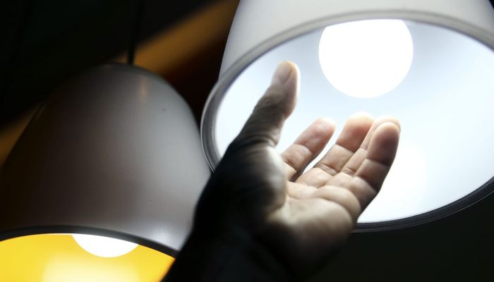 Brasília - O consumo de energia elétrica no país fechou os primeiros três meses do ano com queda acumulada de 4,2% em relação ao mesmo período do ano passado (Marcelo Camargo/Agência Brasil)