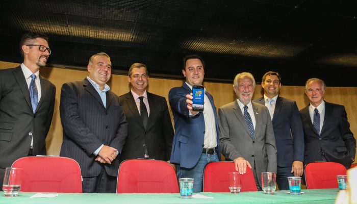 O governador Carlos Massa Ratinho Junior  lança o aplicativo Paraná Serviços no Auditório Mário Lobo em Curitiba nesta segunda-feira (18). Trata-se de uma solução inovadora do Governo do Paraná que facilitará a intermediação entre o contratante e o prestador autônomo de serviços.   Curitiba, 15/03/2019 -  Foto: Geraldo Bubniak/ANPr