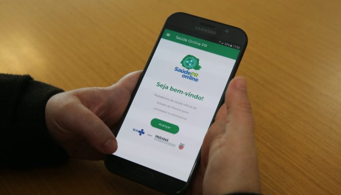 Este é o aplicativo oficial do Governo do Estado do Paraná para auxiliar os cidadãos a realizarem uma autoavaliação de saúde com foco no coronavírus, oferecendo um direcionamento para o acesso à saúde do Estado neste momento de pandemia da Covid-19.Curitiba -  04/11/2020 - Foto: Geraldo Bubniak/AEN