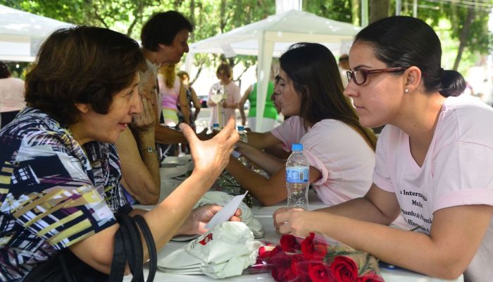 Em comemoração ao Dia Internacional da Mulher, médicos promovem campanha de conscientização sobre saúde cardiovascular e advogados oferecem orientação jurídica gratuita (Tânia Rêgo/Agência Brasil)