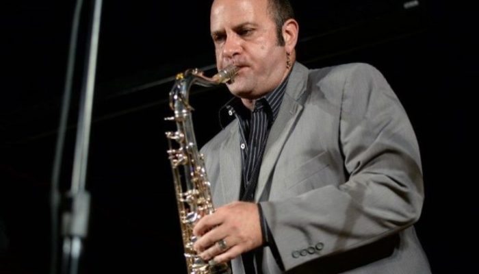 Derico-saxofonista-em-Londrina-divulga-1a