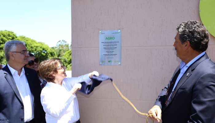 Descerramento placa Polo Agro