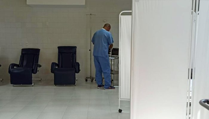 O Hospital Zona Sul de Londrina (Hospital Dr. Eulalino Ignácio de Andrade/ HZSL), que faz parte da rede de unidades próprias do Estado, realizou reforma e adequação para melhoria do atendimento aos pacientes que buscam pelos primeiros cuidados no Pronto Socorro.  -  Foto: Divulgação SESA