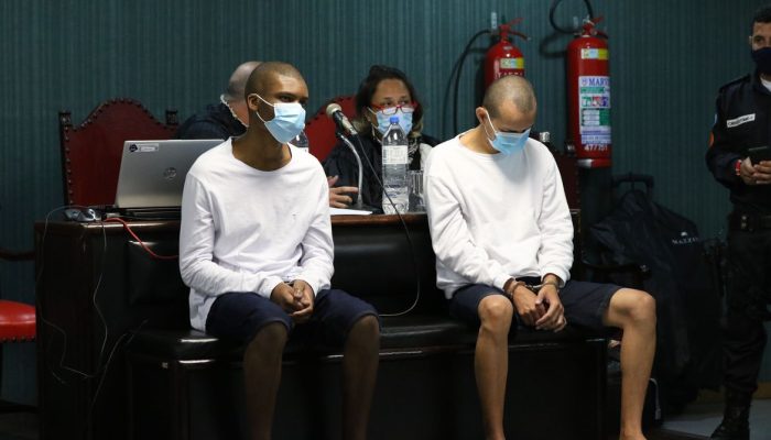 Lucas Cézar dos Santos de Souza e Flávio dos Santos Rodrigues, filhos da ex-deputada Flordelis, acusados da morte do pastor Anderson durante Julgamento na 3ª Vara Criminal de Niterói.