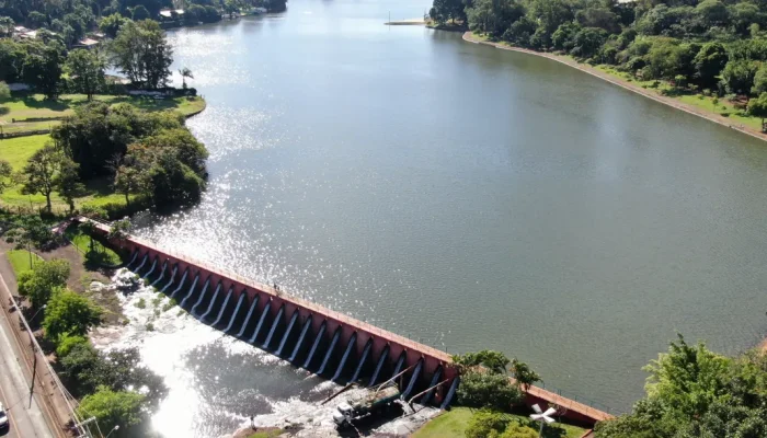Lago-Igapo-e-barragem-drone-Vivian-Honorato_NCom-1