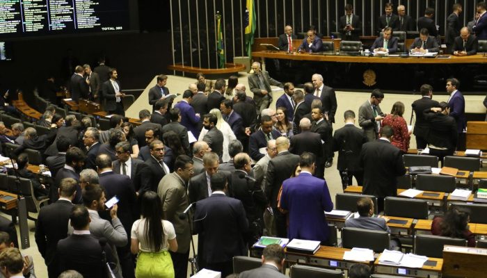 O Plenário da Câmara dos Deputados, começa a votar os destaques da Medida Provisória 881/19, que estabelece garantias para a atividade econômica de livre mercado, impõe restrições ao poder regulatório do Estado, cria direitos de liberdade econômica e regula a atuação do Fisco federal.