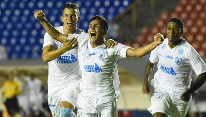 Luquinha-comemora-gol-do-empate-foto-GustavoOliveira-LEC