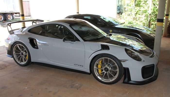 PORSCHE E FERRARI 2