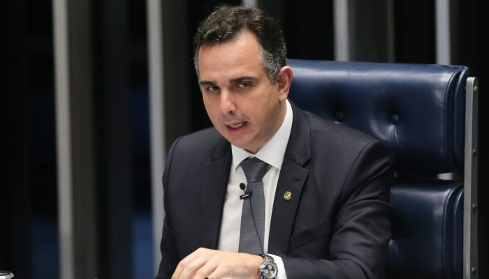 O presidente do Senado Federal, senador Rodrigo Pacheco, durante sessão deliberativa ordinária semipresencial.