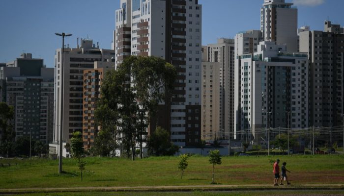 Águas Claras, Brasília DF, Brasil 1/5/2018 Foto: Andre Borges/Agência Brasília.Uma das regiões administrativas que mais cresce no Distrito Federal, Águas Claras completa 15 anos em 6 de maio. A programação de aniversário se estende por todo o mês com eventos esportivos e culturais para todas as idades.De 4 a 31 de maio, os moradores terão diversos pontos da cidade ocupados com música, arte, corridas e campeonatos de futevôlei e de society.
