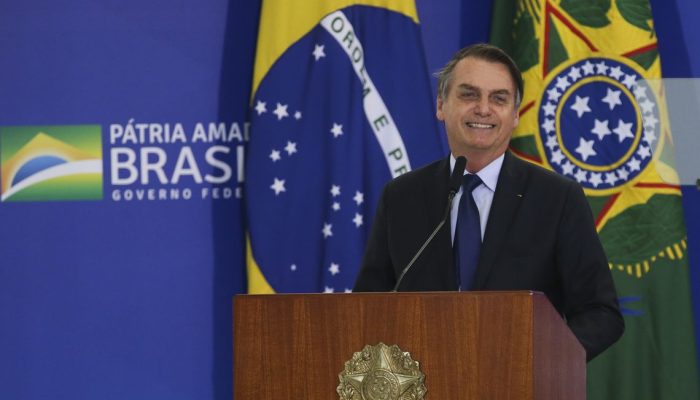 O presidente Jair Bolsonaro preside a solenidade de cumprimentos aos novos Oficiais Generais promovidos das Forças Armadas ao Presidente da República, no Palácio do Planalto, serão condecorados com a medalha da Vitória e a medalha Militar do Gênero da Organização das Nações Unidas (ONU)