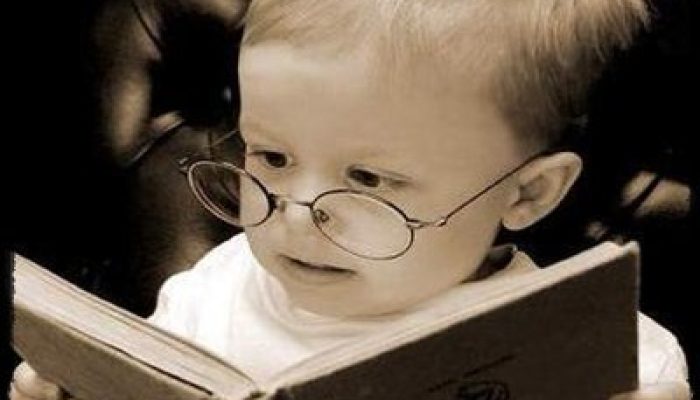 bebe-lendo-livro